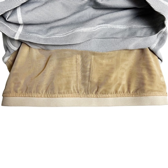 Lululemon - Gray Tank with Built-in‎ Bra - Sz. M - Picture 4 of 10